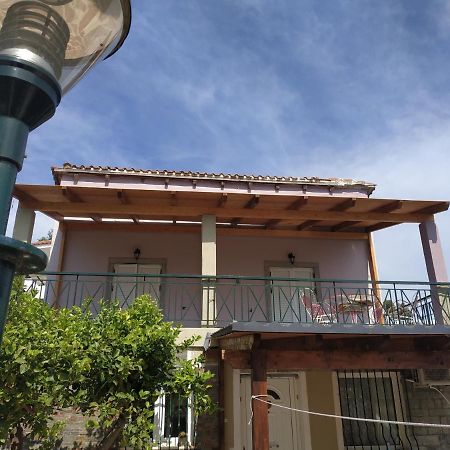 Near Airportand Metropolitan Penelopi Cozy Home อาร์เตมีดา ภายนอก รูปภาพ